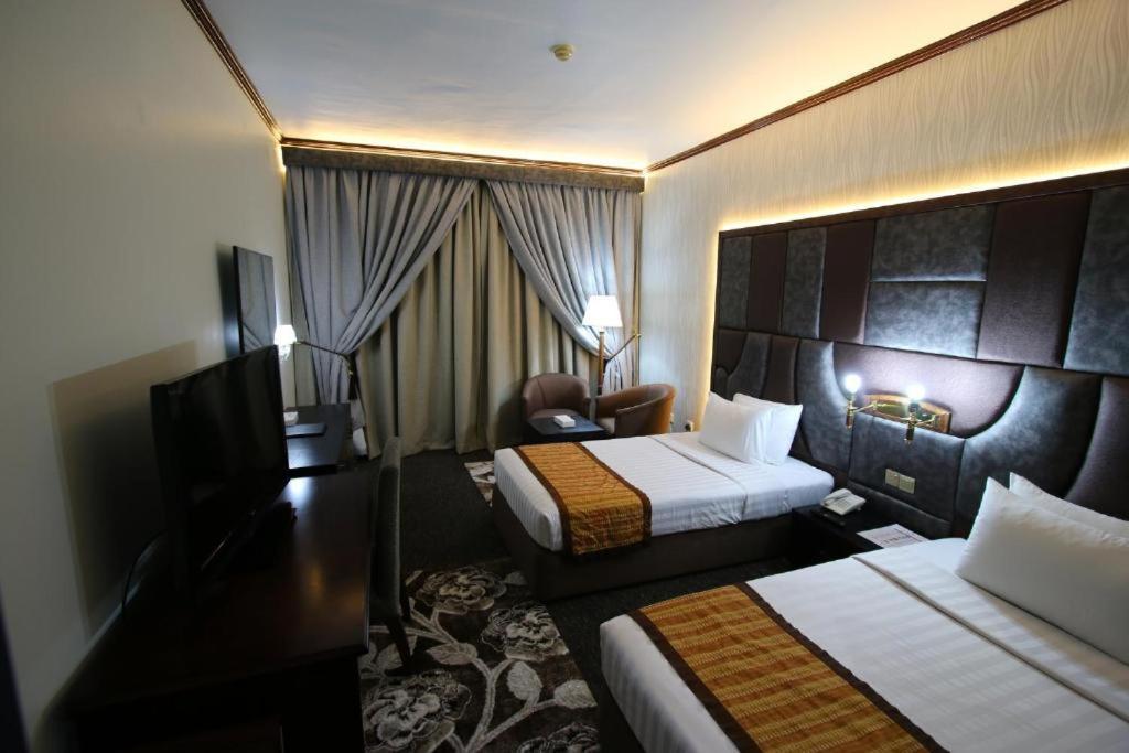 Knight Armour Hotel Dubai Exteriör bild